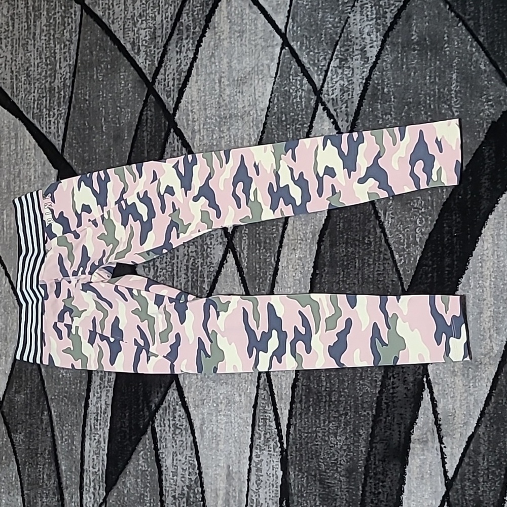 VS PINK 2019 ULTIMATE CAMO LOGO LEGGINGS